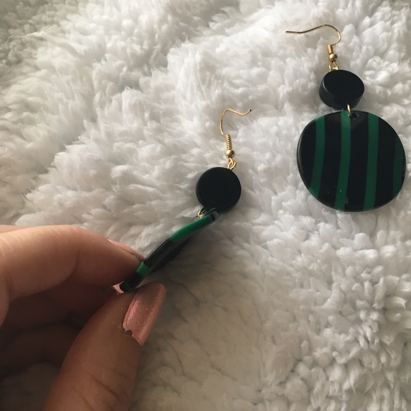 'Week of Fashion' Striped Green Circle Earrings - Picture 3 of 4